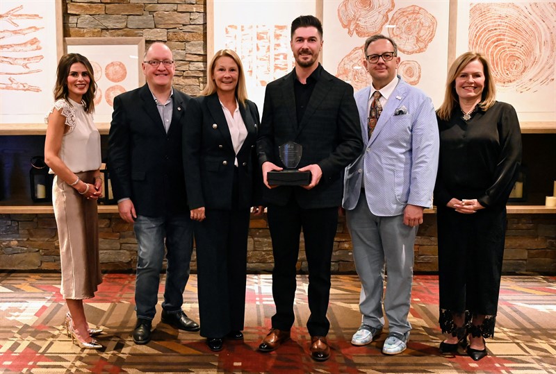 Photo_-_Ec_Dev_Renewal_Project_award